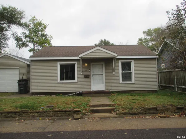 1405 Henry St, Pekin, IL 61554