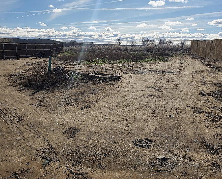 2nd image of 965 SW Coyote Dr