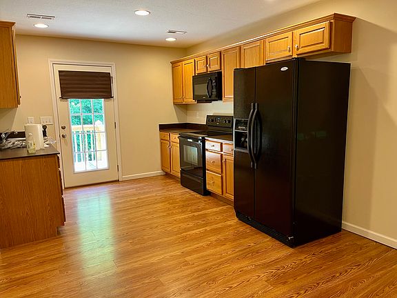 4th image of 823 Shady Ln #A