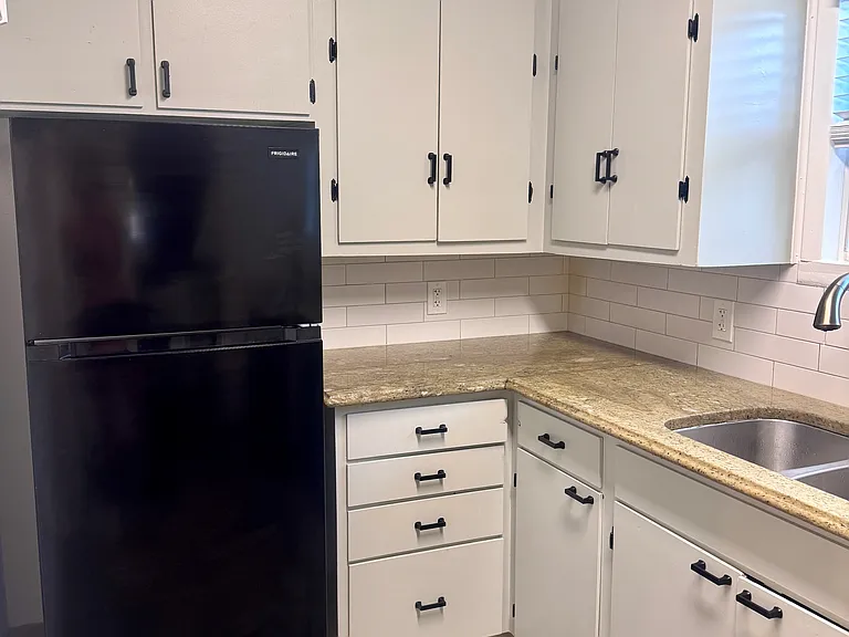 926 NE Davis St — Photo 12