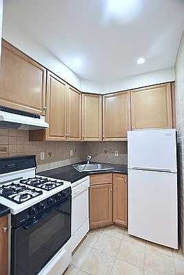 4th image of 4 E 36th St #5F