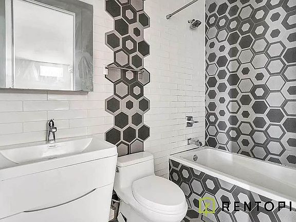 4th image of 77 Berry St APT 1D