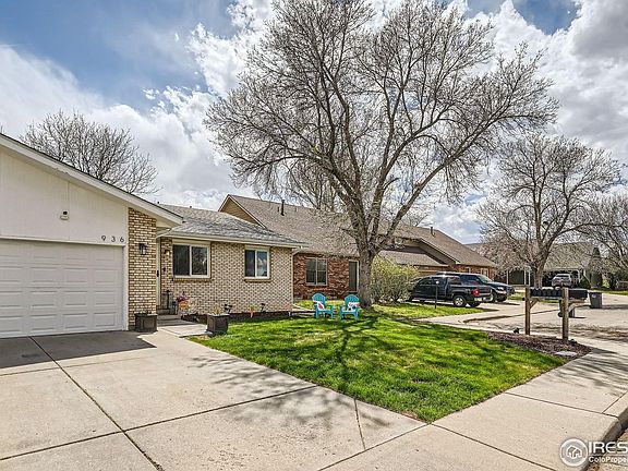 3rd image of 936 Torrey Pine Pl