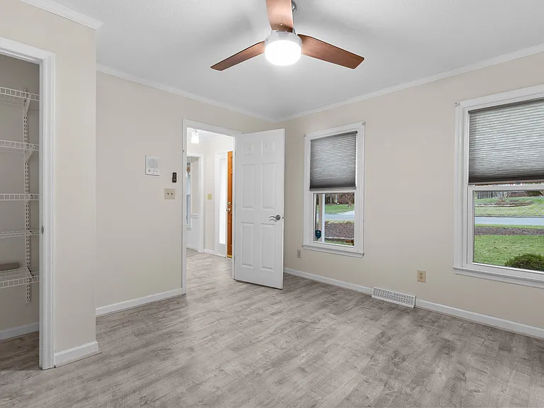 502 Westfield Ln — Photo 23