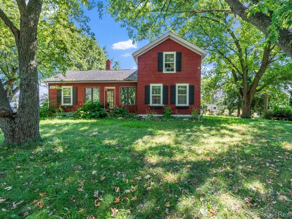 3115 Grange Hall Rd, Ortonville, MI 48462