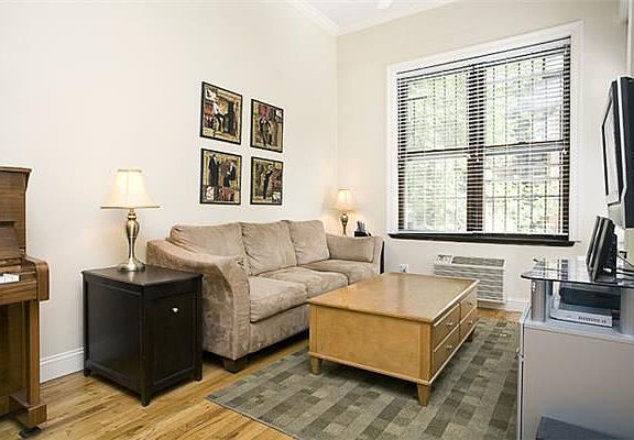 2nd image of 252 W 74th St APT 3