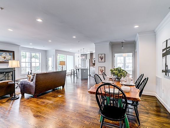 5th image of 514 Libbie Ave APT 2