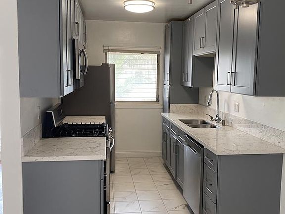 3rd image of 1435 S Hayworth Ave APT 6