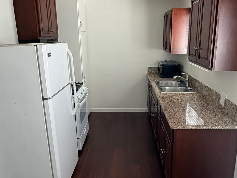 2616 Crestmoore Pl #2616 — Photo 6