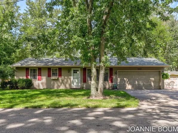 1323 Floral St, Holland, MI 49423