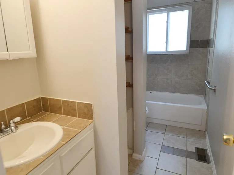 316 Poe Pl — Photo 9