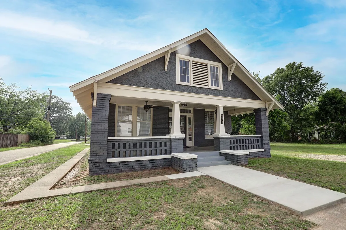 Building Photo - 2101 Pecan St