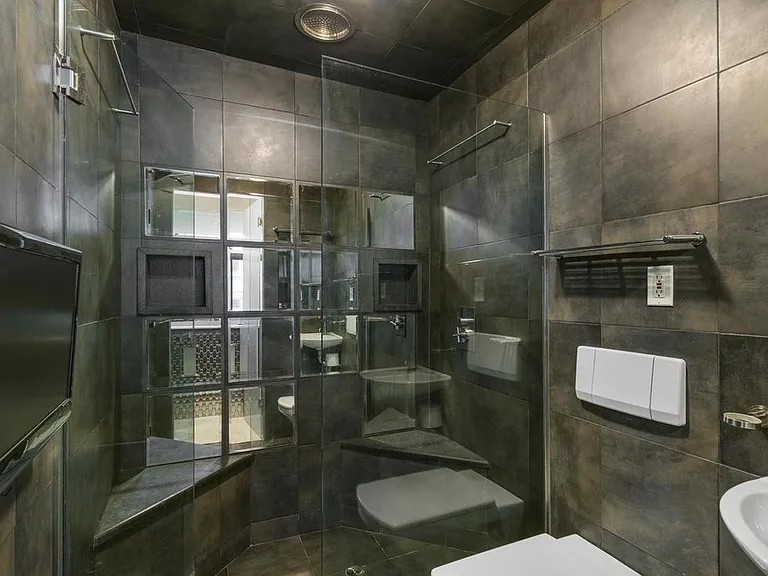 529 W 42nd St #9-Q — Photo 6