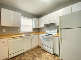 40 Glass St, Suncook, NH 03275