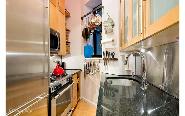 Sold by Douglas Elliman | media 14