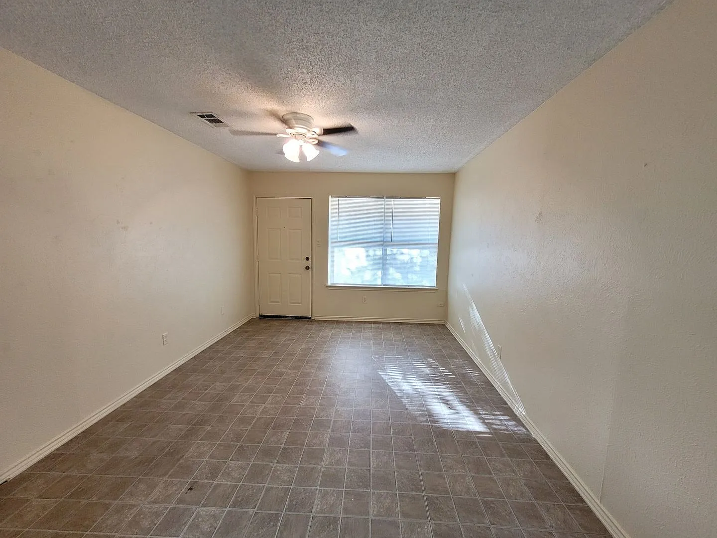 613 Maurice St Apt A-B — Photo 2