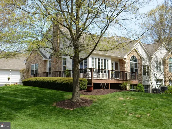 182 Lions Gate Cir, Souderton, PA 18964