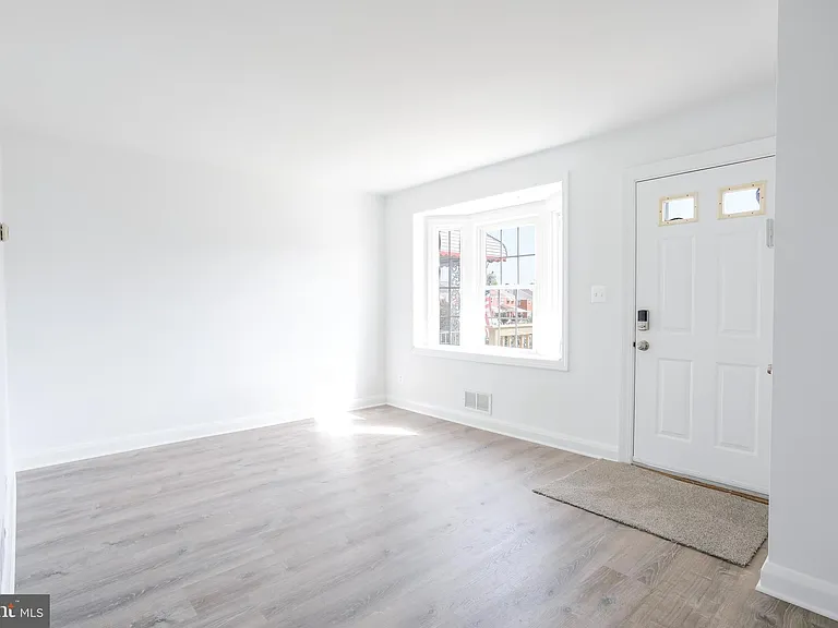 1046 Middlesex Rd — Photo 12