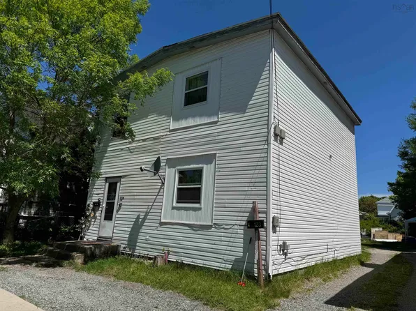 123 Caledonia St, North Sydney, NS B2A 2V6