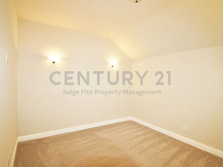 505 Clemson Ln — Photo 32