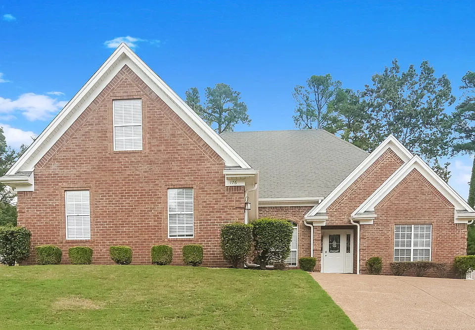 176 Pebble Creek Cv E