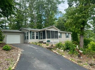 237 Greystone Dr, Hendersonville, NC 28792