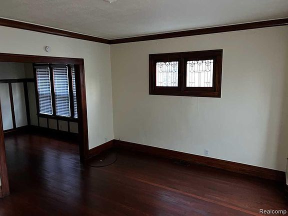 5th image of 4045 Virginia Park St