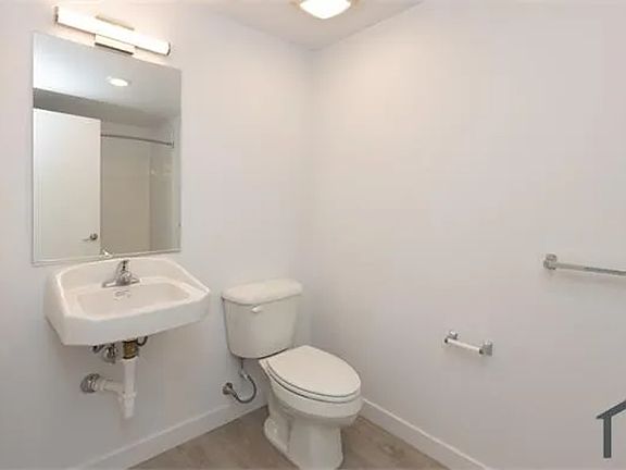 4th image of 10705-09 Avalon Blvd #108