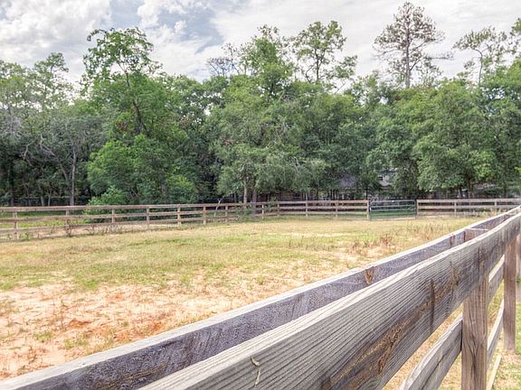 3rd image of 33 Rollingwood Dr