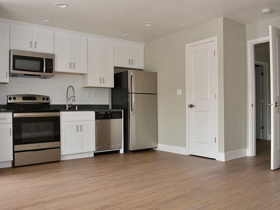 1BR, 1BA - 540 SQ FT