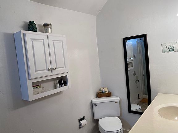 3rd image of 806 N Aurora St #2