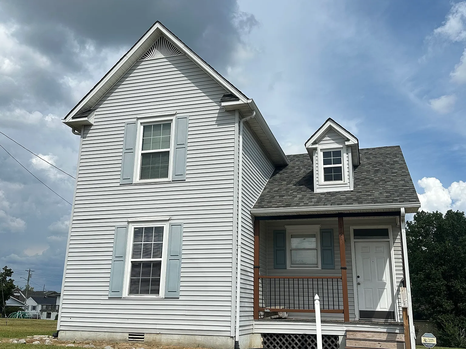 3 bed, 1288 sqft, $1,975 — Photo 1
