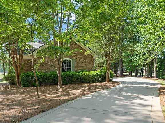 2nd image of 1031 Olde Chapel Ln