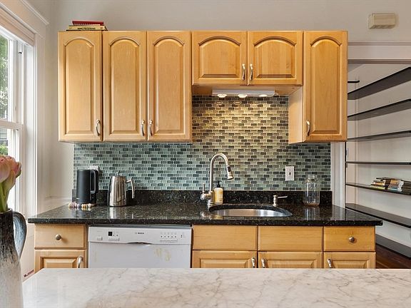 3rd image of 20 George St #1