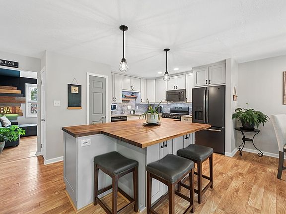 5th image of 108 Abbey Ln