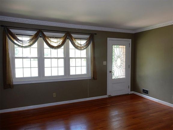 3rd image of 3401 Emerson Dr