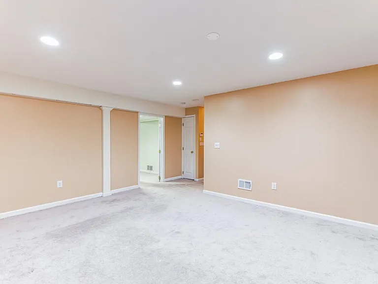 4 Hogan Way — Photo 29