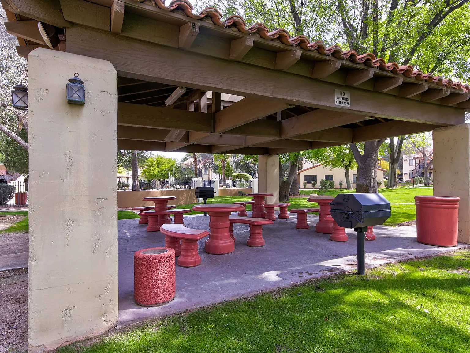 La Hacienda Apartment Homes — Photo 3