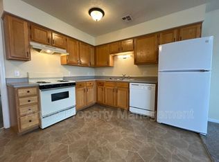 1009 W 14th St #9, Wamego, KS 66547
