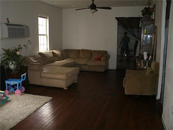 4th image of 3723 Louisiana Avenue Pkwy
