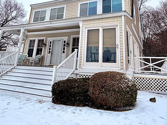 Another view of front of house