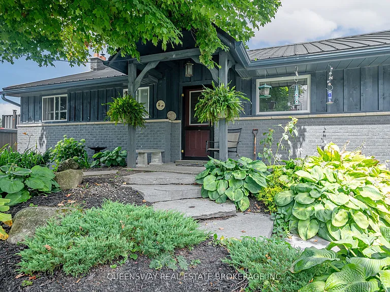 14 Webb St E — Photo 36