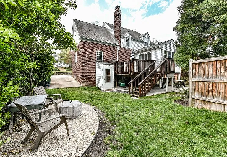 2705 Russell Rd — Photo 25