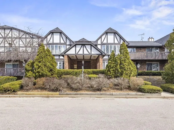 8900 North Park Plaza COURT #201, Brown Deer, WI 53223