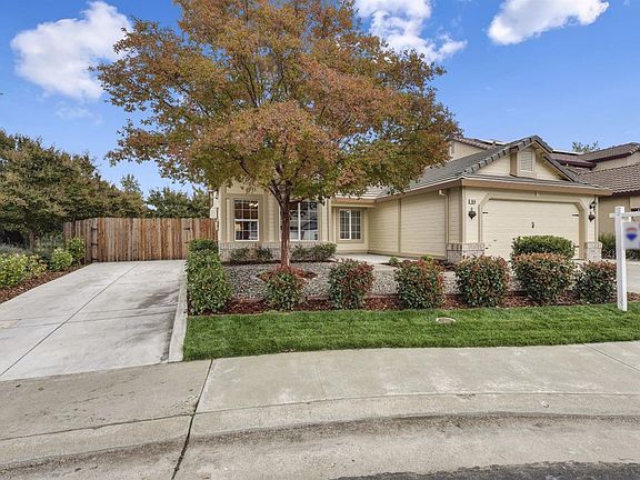 3rd image of 468 Brennen Cir