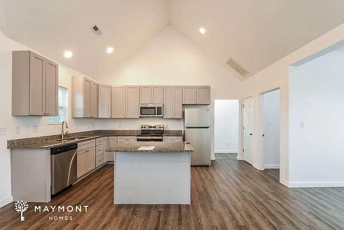 3 bed, 2.0 bath, 2000 sqft, $1,995 — Photo 3