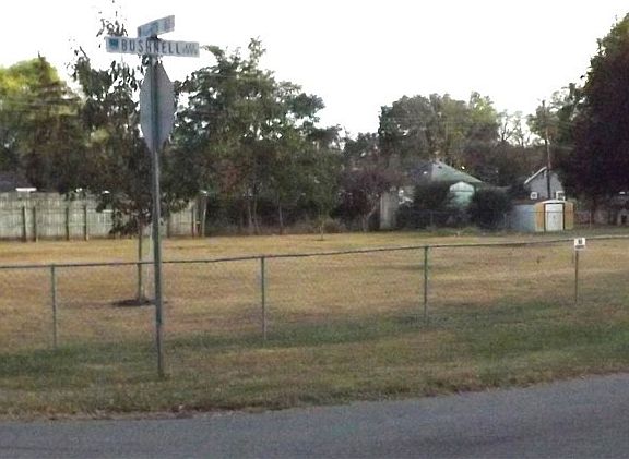 2nd image of 2460 Bushnell Ave