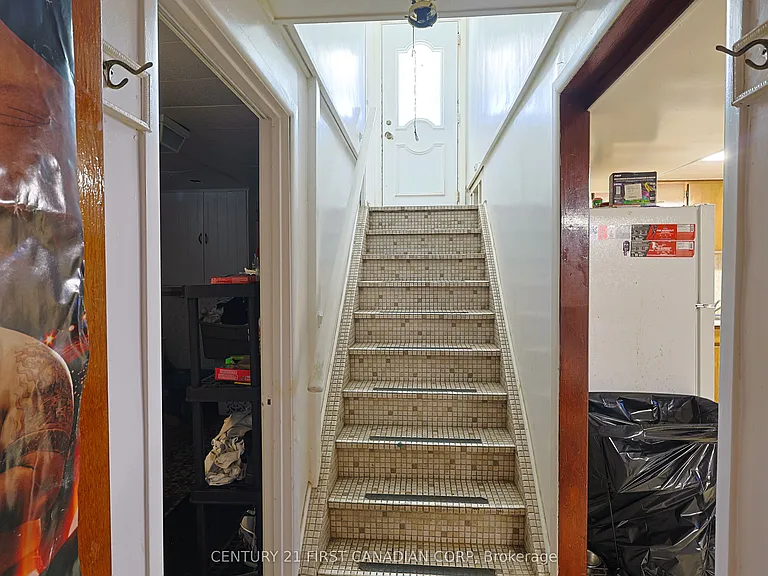 268 Burlington Cres — Photo 20
