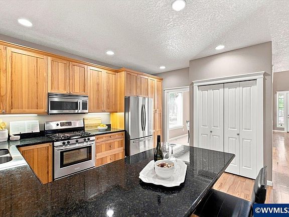 5th image of 2681 Oak Ridge St NW