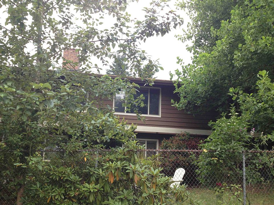 2nd image of 10559 Victory Ln NE